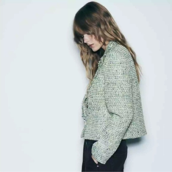 Zara DOUBLE BREASTED FRAYED CROPPED BLAZER - Picture 3 of 4